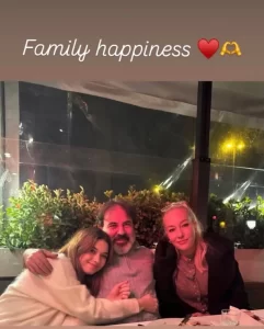 Afra Saracoglu yillar sonra babasiyla bulustu1 habermeydan