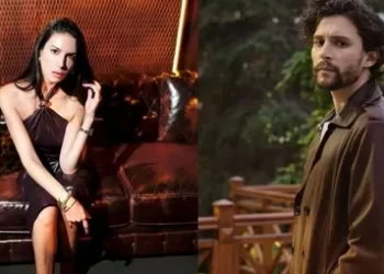 Ahu Yağtu genç sevgiliyle asansörde poz verdi