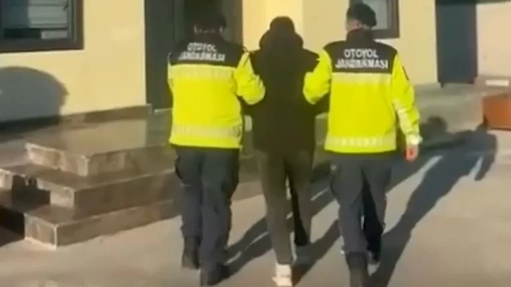 Akan Trafikte Yarış Yaparak Trafik Güvenliğini Hiçe Sayan Sürücüler Yakalandı Akan Trafikte Yaris Yaparak Trafik Guvenligini Hice Sayan Suruculer Yakalandi habermeydan