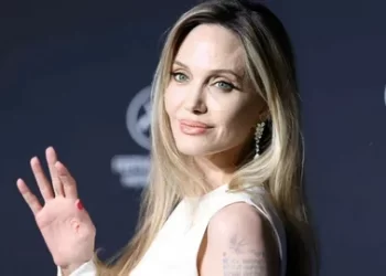 Angelina Jolie ABD'yi terk ediyor Angelina Jolie ABD’yi terk ediyor