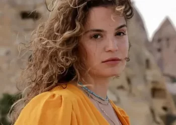 Aslı Bekiroğlu 5'inci kez bağırsak ameliyatı oldu Aslı Bekiroğlu 5’inci kez bağırsak ameliyatı oldu