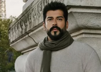 Burak Özçivit 35 milyon liralık aracıyla Etiler’de