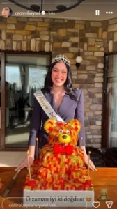 Cemre Baysel dogum gunu pastasi dikkatlerden kacmadi2 habermeydan