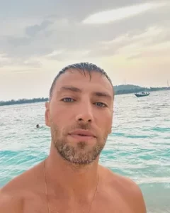 Ceyhun Mengiroglu bocclariyla birlikte Turkiyeyi terk etti1 habermeydan