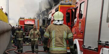 İran’da helikopter pazar yerine düştü!