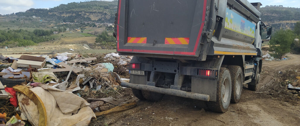 Mersinde Ormana Cop Doken Belediyeye Ceza habermeydan