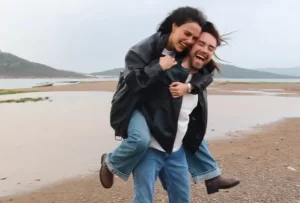 Murat Dalkilic sevgilisi ozgu Kaya romantik kutlama1 habermeydan