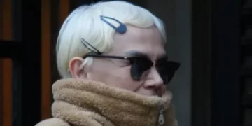 Sezen Aksu sevgilisi ile görüntülendi: Gazetecilere sitem etti