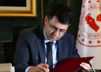 Uşak Valisi Serdar Kartal kimdir?