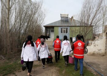 Vefa Ekipleri Ramazan ayında da yaşlı ve engelli vatandaşları yalnız bırakmıyor