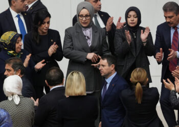 Akın Gürlek yemininde Pervin Buldan hesabı