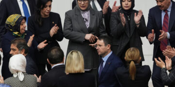 Akın Gürlek yemininde Pervin Buldan hesabı