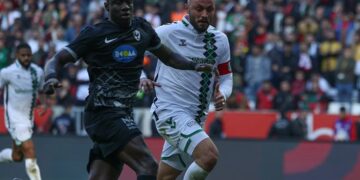Amedspor, evinde Sakaryaspor'a takıldı! Amedspor, evinde Sakaryaspor’a takıldı!