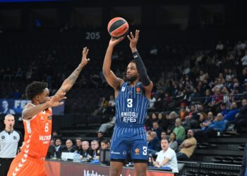 Anadolu Efes, EuroLeague’de 9 maç sonra kazandı!