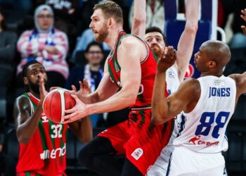 Anadolu Efes, Karşıyaka’yı farklı yendi!