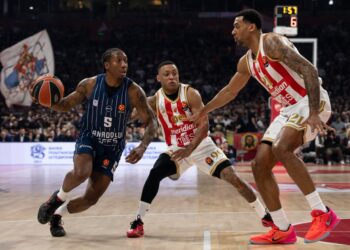 Anadolu Efes, Kızılyıldız deplasmanında kayıp!