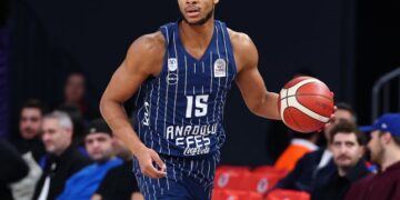 Anadolu Efes, kupada yarı finale yükseldi!