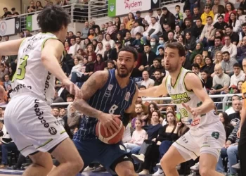 Anadolu Efes, Merkezefendi deplasmanında son periyotta kaybetti!