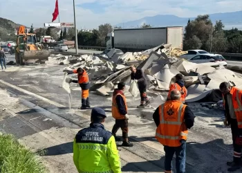 Kocaeli’de yaşanan kaza sonrası Anadolu Otoyolu’nun İstanbul istikameti trafiğe açıldı Kocaeli’de yaşanan kaza sonrası Anadolu Otoyolu’nun İstanbul istikameti trafiğe açıldı