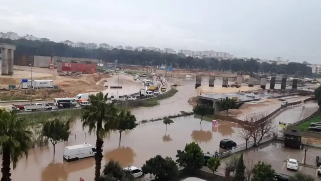 Antalya’da kuvvetli yağış etkili oldu: 6 ilçede hasar oluştu antalyada kuvvetli yagis habermeydan
