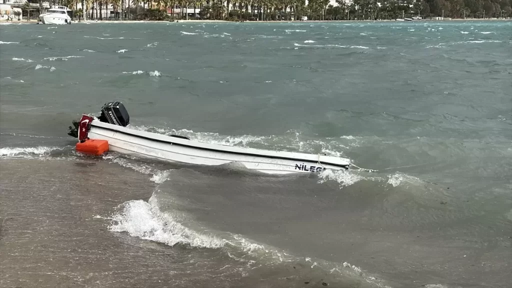 Bodrum’da fırtına deniz ulaşımını vurdu bodrum firtina habermeydan