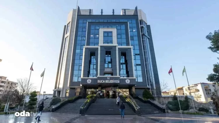Buca Belediyesi'ne operasyon: 28 kişi hakkında gözaltı kararı Buca Belediyesi'ne operasyon...