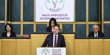 DEM Parti duyurdu: Çok sayıda siyasetçi, sendikacı ve gazeteci gözaltına alındı DEM Parti duyurdu: Çok sayıda siyasetçi, sendikacı ve gazeteci gözaltına alındı