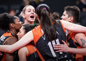 Eczacıbaşı, Beşiktaş'a set vermedi! Eczacıbaşı, Beşiktaş’a set vermedi!