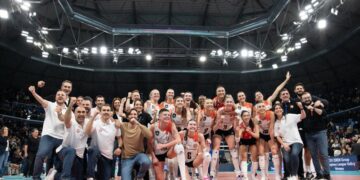 Eczacıbaşı Dynavit, Şampiyonlar Ligi’nde çeyrek finale yükseldi!