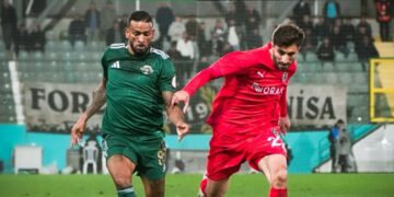 Esenler Erokspor, Manisa FK’yı geriden gelerek yendi!