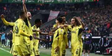 Fenerbahçe, Kocaelispor'u 2 golle geçti! Fenerbahçe, Kocaelispor’u 2 golle geçti!