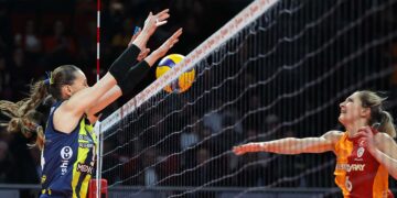 Fenerbahçe Medicana, Galatasaray Daikin’i set vermeden geçti!