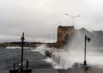 Orta ve Doğu Karadeniz’in iç kesimleri için fırtına uyarısı Orta ve Doğu Karadeniz’in iç kesimleri için fırtına uyarısı