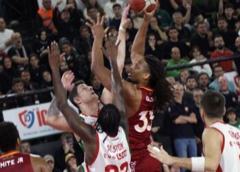 Galatasaray, Karşıyaka deplasmanında zorlanmadı!