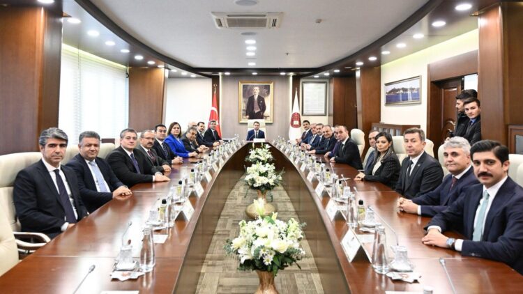 Adalet Bakanı Gürlek HSK üyeleriyle ilk kez toplandı.