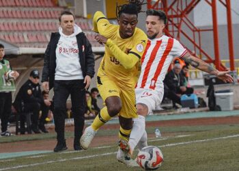 İstanbulspor, Bolu deplasmanında 3 puanı tek golle aldı!