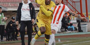 İstanbulspor, Bolu deplasmanında 3 puanı tek golle aldı!