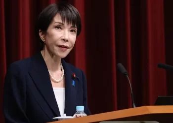 Japonya’nın ilk kadın başbakanı genel seçimleri tarihi farkla kazandı