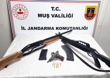 Muş Varto'da, ruhsatsız silah operasyonunda 3 gözaltı! Muş Varto’da, ruhsatsız silah operasyonunda 3 gözaltı!