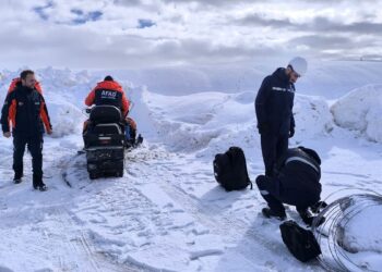 Muş’ta, karanlıkta kalan 10 köy ve 24 mezra’ya kar motoruyla müdahale!