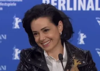 Özgü Namal’ın Türkiye sorusuna verdiği cevap çok konuşuldu!