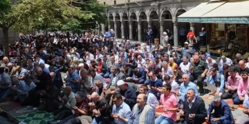 Ramazanın ilk cuması: Camiler doldu taştı
