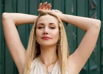 Şarkıcı Gökçe: Meraktan evlendim Şarkıcı Gökçe: Meraktan evlendim