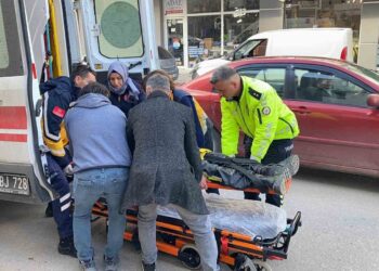 Sinop’ta, motosiklet otomobile arkadan çarptı: 1 yaralı!