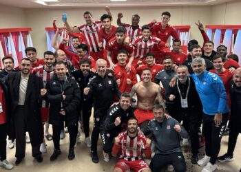 Sivasspor, Sakaryaspor engelini 4 golle aştı! Sivasspor, Sakaryaspor engelini 4 golle aştı!