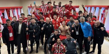 Sivasspor, Sakaryaspor engelini 4 golle aştı! Sivasspor, Sakaryaspor engelini 4 golle aştı!