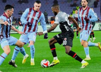 Trabzonspor, Karagümrük engelini 3 golle aştı! Trabzonspor, Karagümrük engelini 3 golle aştı!