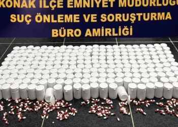 İzmir’de uyuşturucuya büyük darbe! 450 bin uyuşturucu hap ele geçirildi