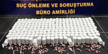 İzmir’de uyuşturucuya büyük darbe! 450 bin uyuşturucu hap ele geçirildi