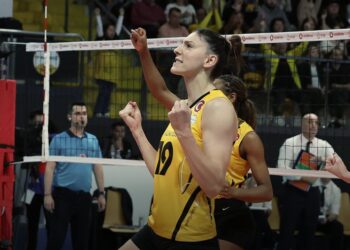 VakıfBank, Fenerbahçe'yi geriden gelerek devirdi! VakıfBank, Fenerbahçe’yi geriden gelerek devirdi!